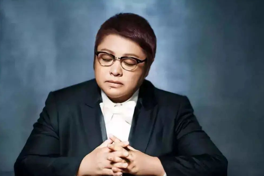 回顾主持张越巅峰时两次辞职只拿低保韩红为何还将她视为恩人