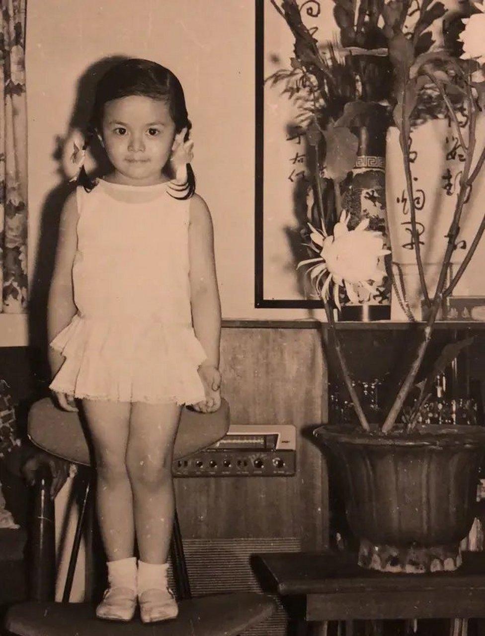 张冰茜同样是训练班出身,而后又加入邵氏公司,两人刚见面时,关山的