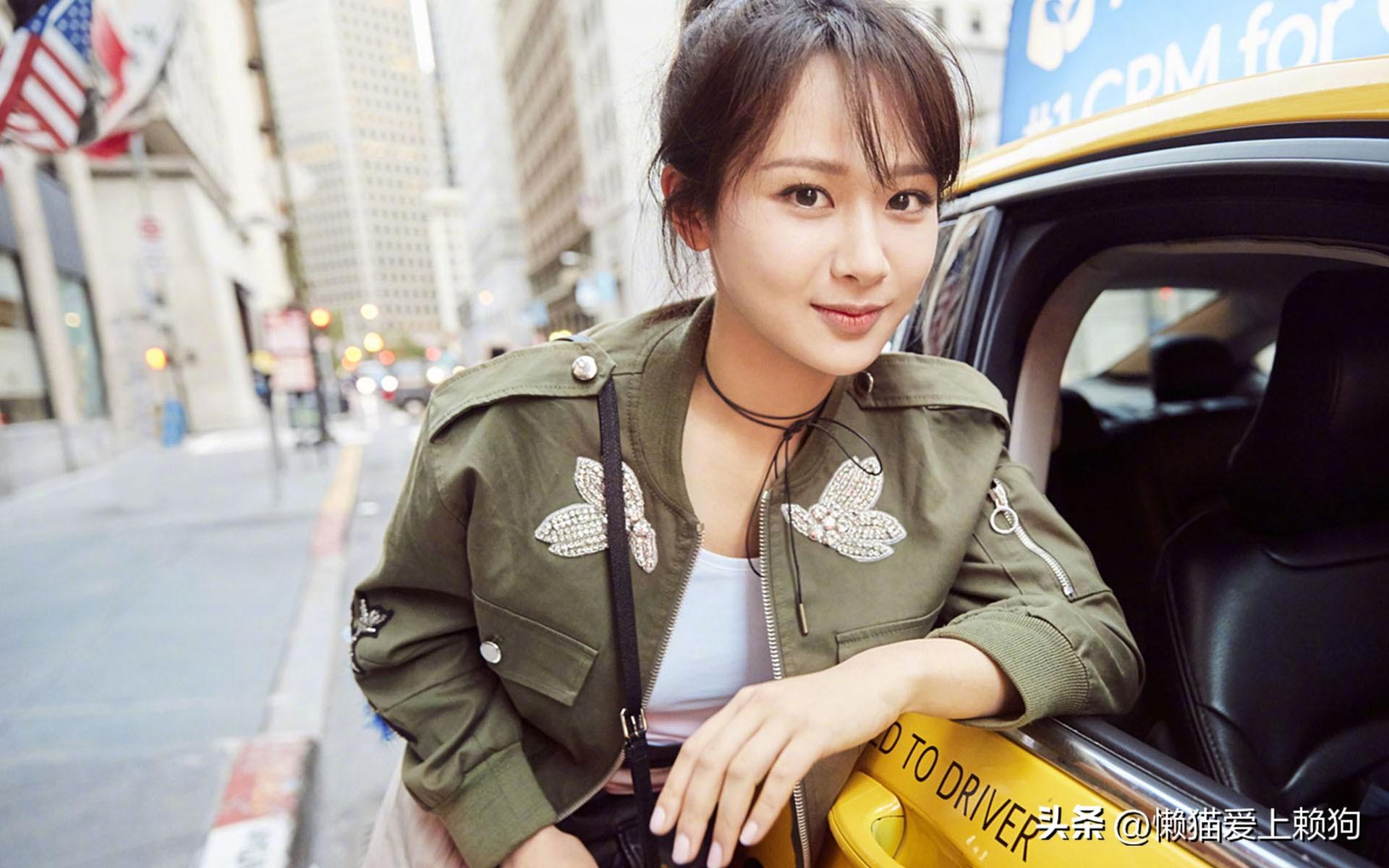 当有人把陈都灵的照片放到他面前时,苏有朋第一句话是:"这么清纯漂亮