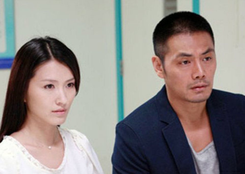 回顾邵兵和小12岁张培结婚四口之家活成了很多人羡慕的样子