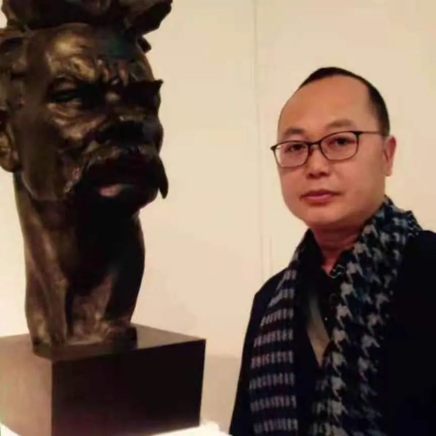 刘一意,贵州长顺人,文化部优秀专家,国家一级美术师,贵州画院副院长