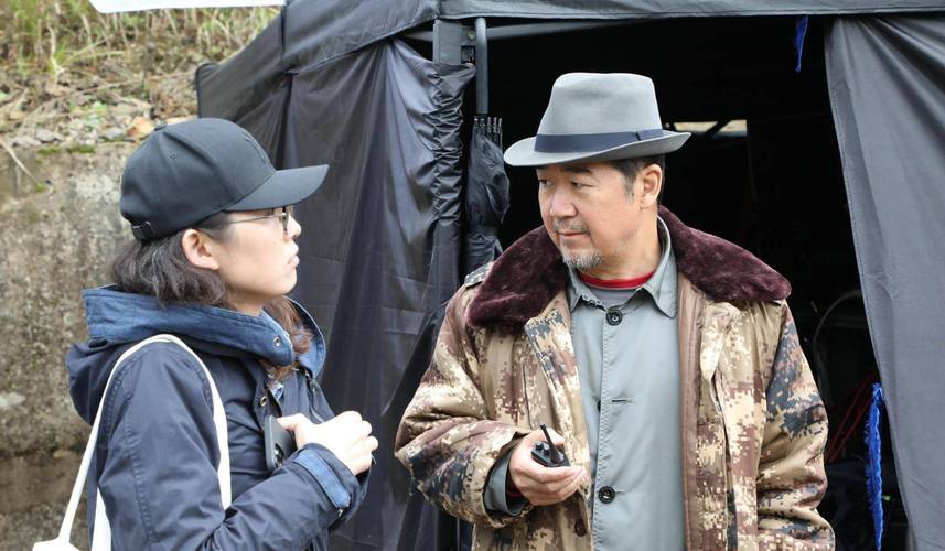 回顾张国立罗秀春离婚35年他再婚有烦恼她至今单身牵挂儿子