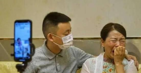 回顾主持张越巅峰时两次辞职只拿低保韩红为何还将她视为恩人