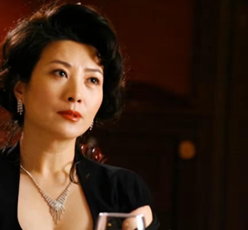 回顾王静长得漂亮演技好为人低调没绯闻60岁婚姻未知