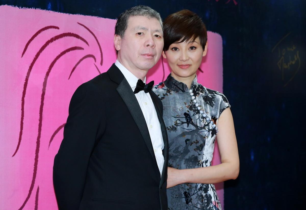 回顾冯小刚白癜风已经恶化0身价20亿却放弃治疗如今他怎么样了