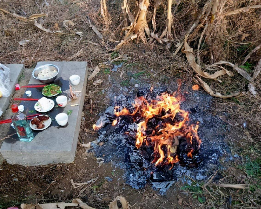 人死后为何要烧纸流传了几千年的习俗当然不仅仅只是因为迷信