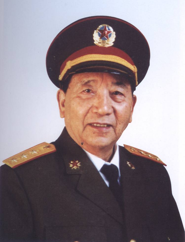 原来,写这封信的人名叫郑维山,是原北京军区司令员.