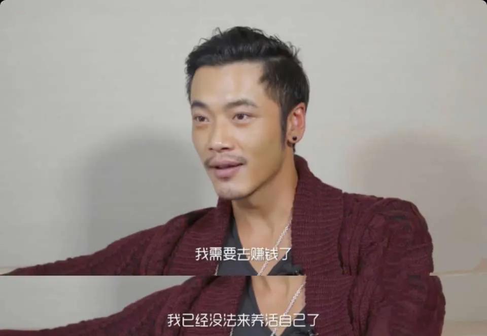 回顾演员薛皓文父亲曾是新闻联播主播因一身肌肉遭误解