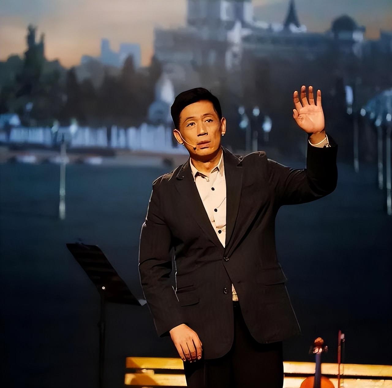 回顾石凉当过主持人也做过演员经历两段婚姻如今过得很幸福