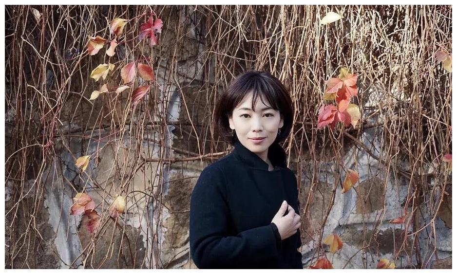 回顾主播劳春燕和丈夫分居17年怀孕仍要上班风光背后有心酸