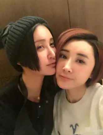 回顾张歆艺前夫让我心寒二婚丈夫袁弘让我暖心余生为爱而活