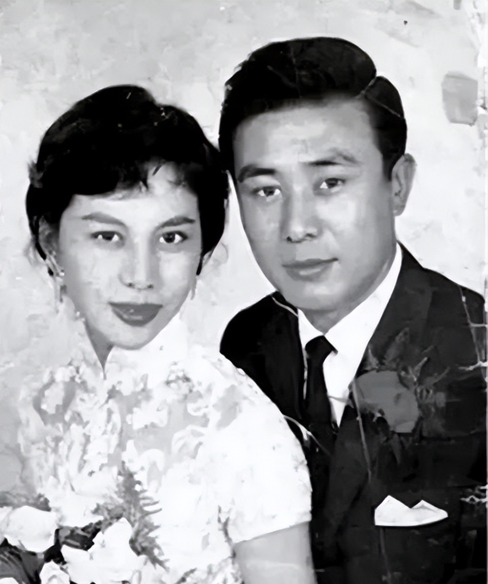 回顾关山和女儿28年不联系女儿关之琳为他准备了400万元墓地