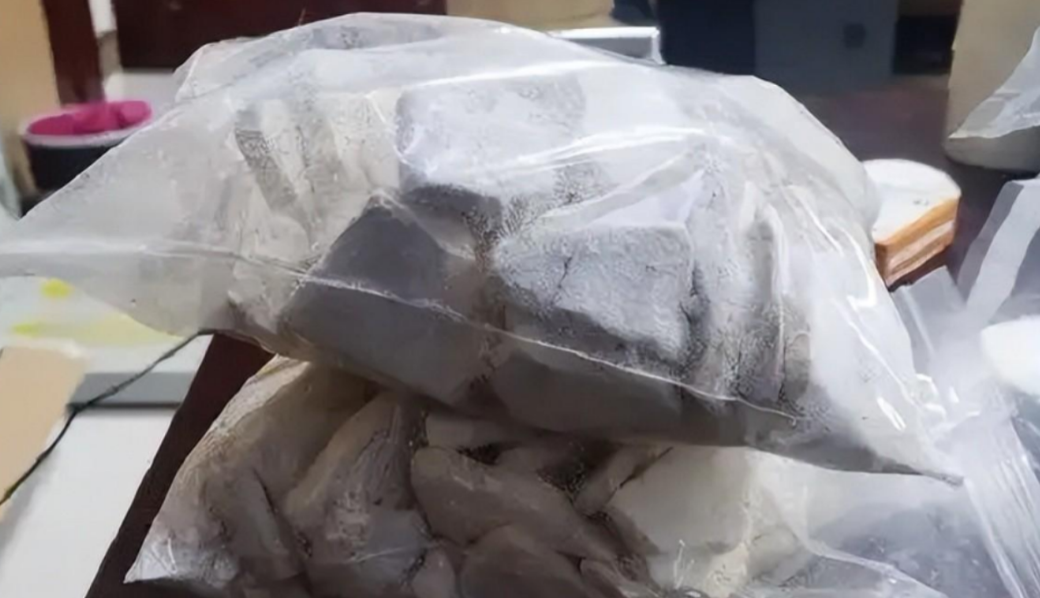 虽然李五只在药品销售这个行业已经结识了许多人,可再怎么着甲卡西酮