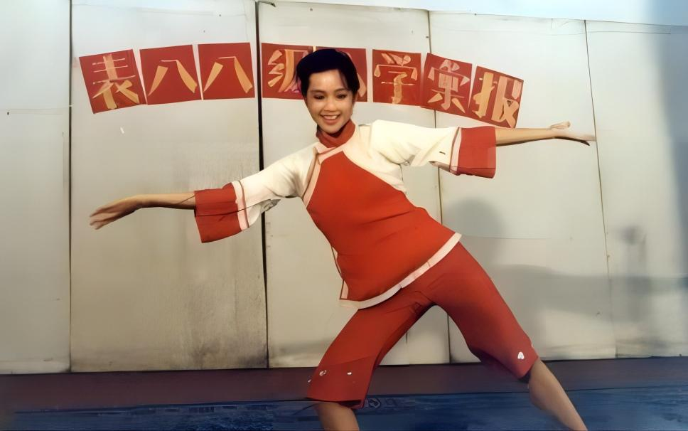 回顾蒋雯丽为爱嫁给丑男为爱领养女儿不是亲生胜似亲生