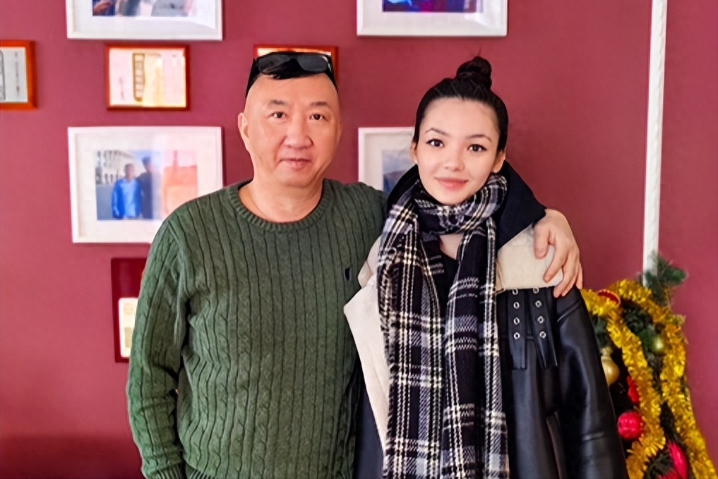 回顾俄士兵为救中国记者牺牲记者为报恩娶其妻又为何离婚