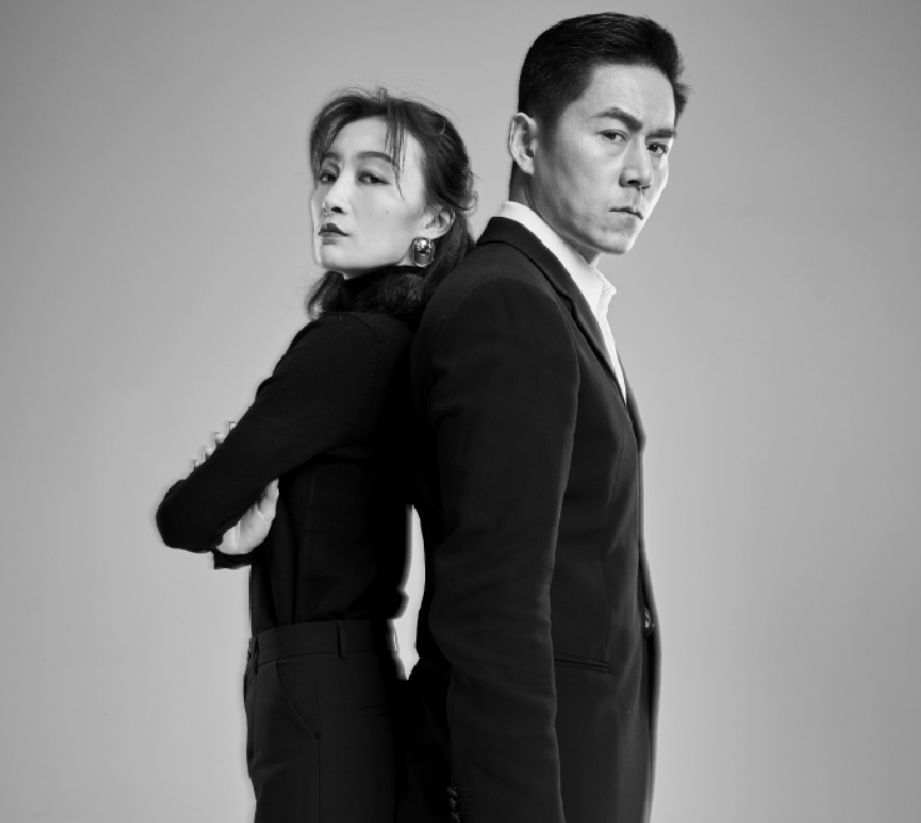 他和曲双双,同在一个经纪公司里,两人一开始并不相识.