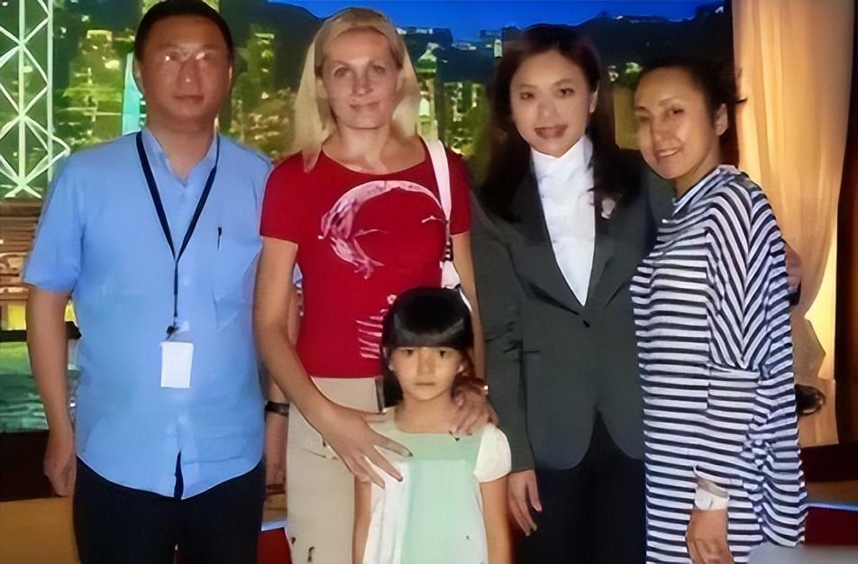 回顾俄士兵为救中国记者牺牲记者为报恩娶其妻又为何离婚