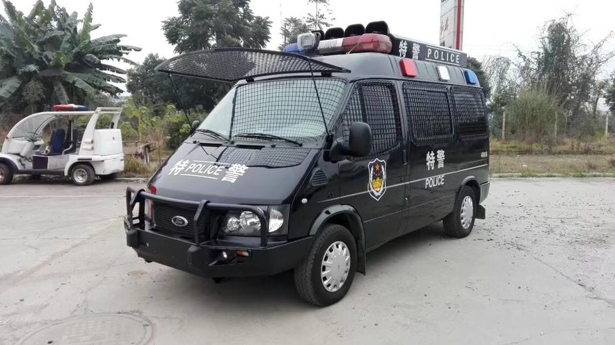 回顾为什么警车出动时要不断鸣笛呢难道不怕嫌犯闻声而逃吗