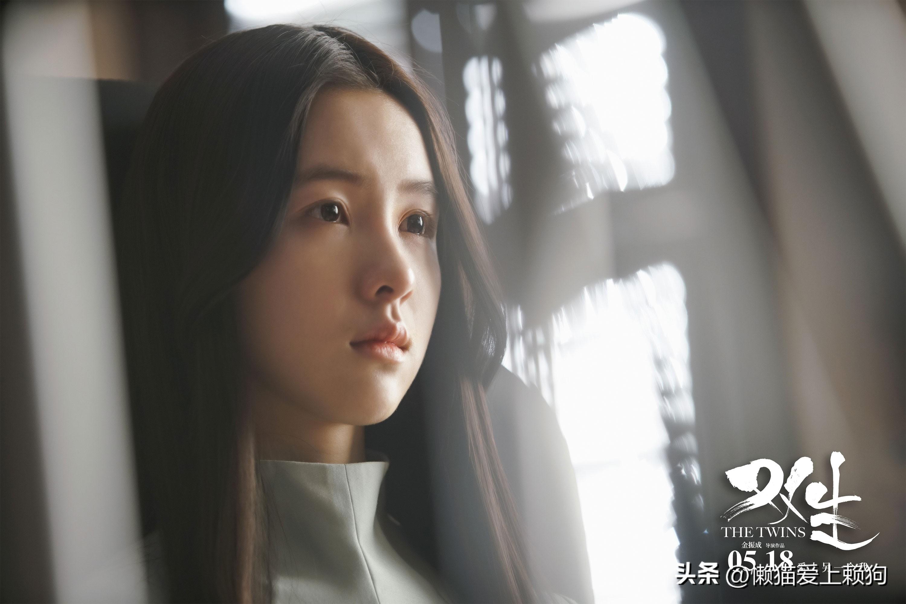 陈都灵07黄金腰臀比清纯校花素颜证件照撞脸贵妇章泽天