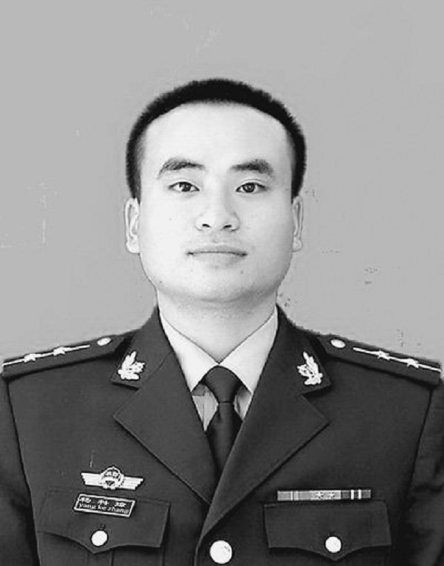 15年一广西消防员舍命救2岁女童僵硬倒地仍不松手享年27岁