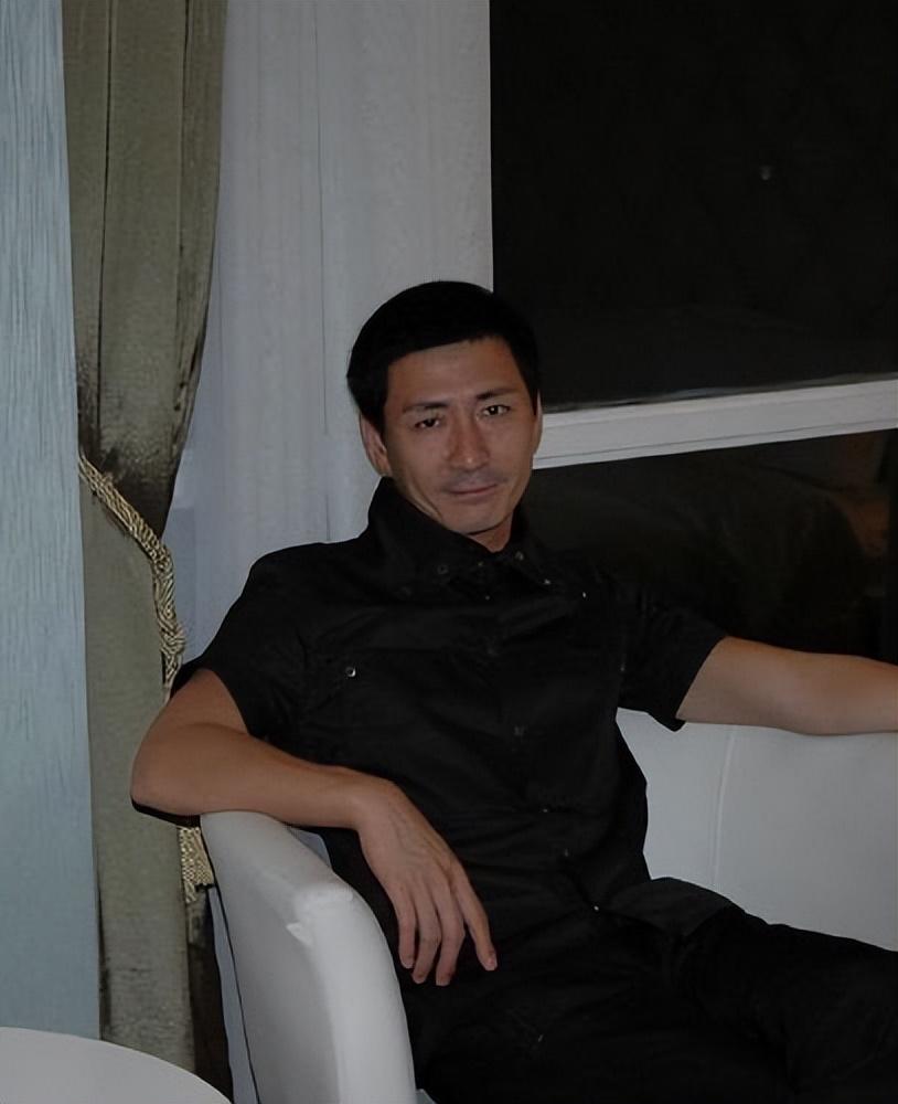 拍了三部电视剧,常常得不到好的休息,生活不规律,身体已经严重超负荷