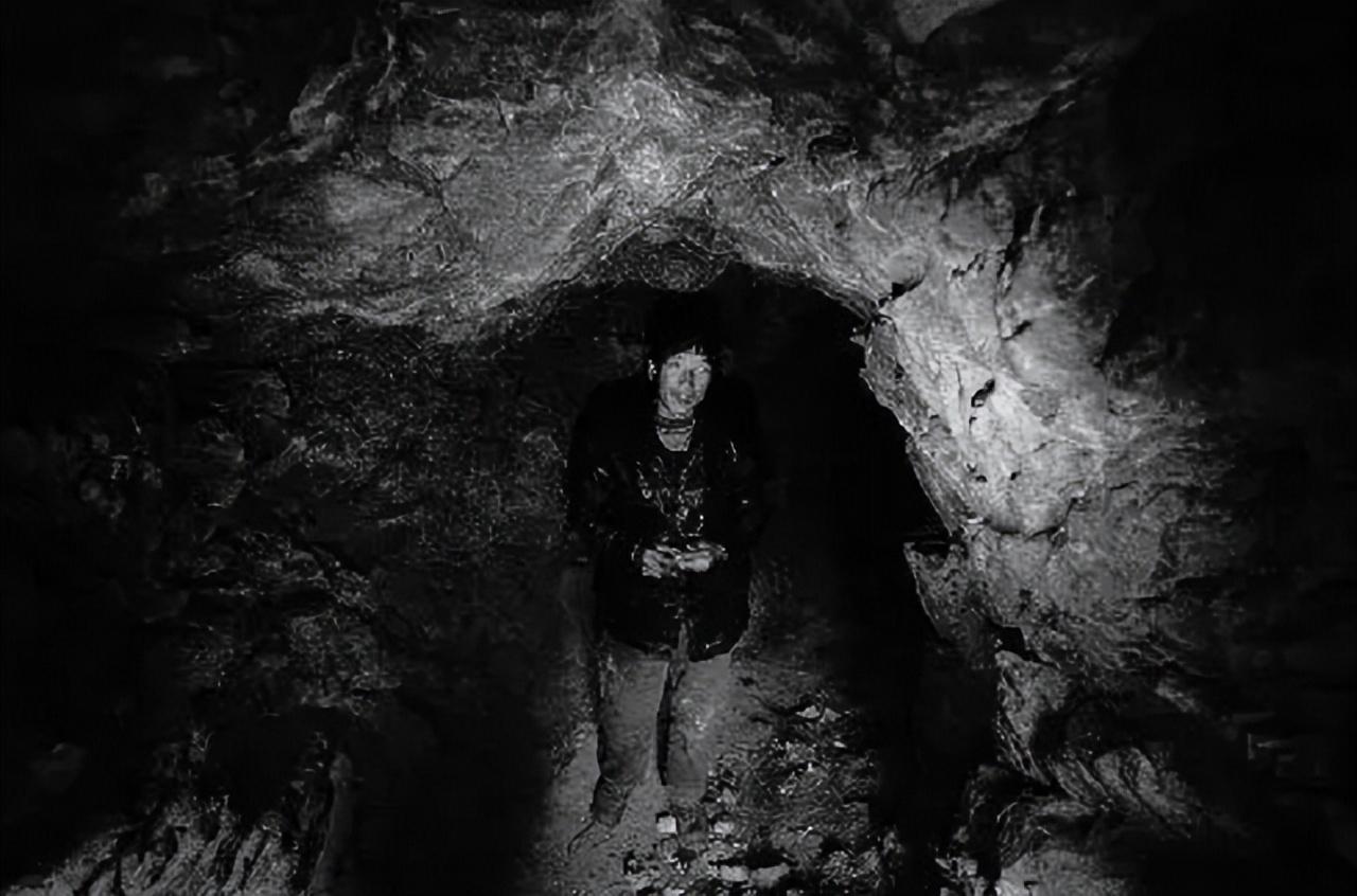 1985年,逃犯男扮女装两次嫁人还"生"子,因妯娌俩打架暴露身份