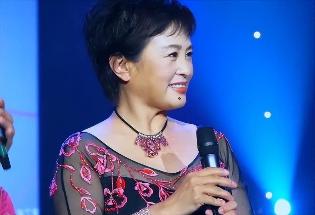 回顾朱明瑛的儿子心疼离异单身母亲最大的孝心是经营好婚姻