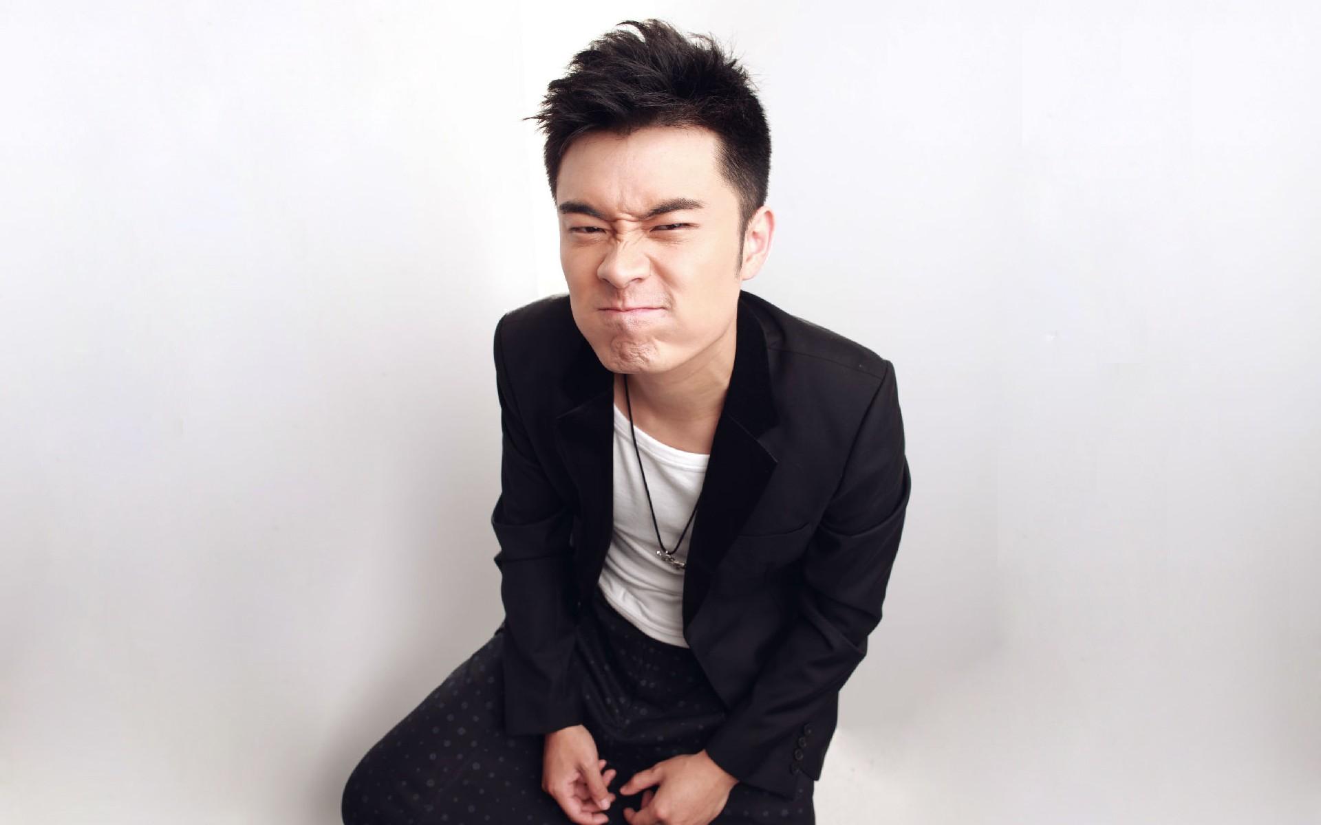 陈赫这个名字从路人变成名人,《爱情公寓》无疑是他最拿得出手的作品