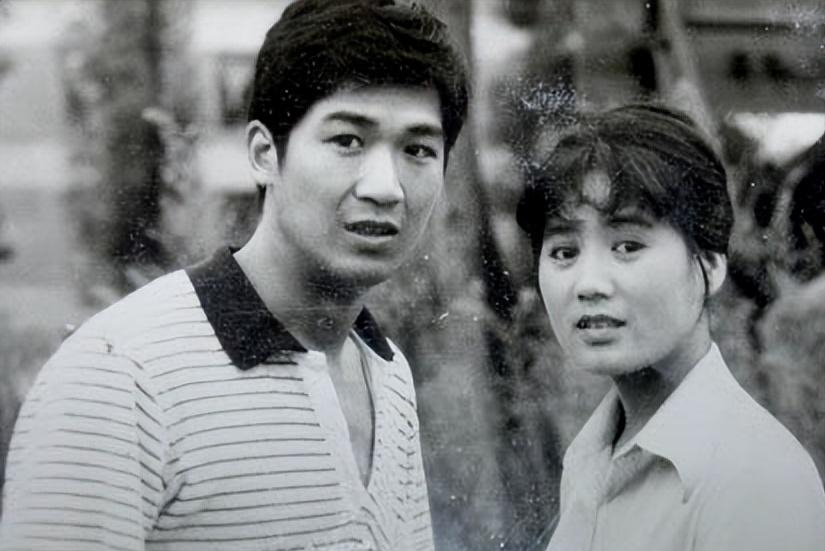 张国立的前妻名为罗秀春,出生于北京,母亲是一家国有企业的厂长,父亲