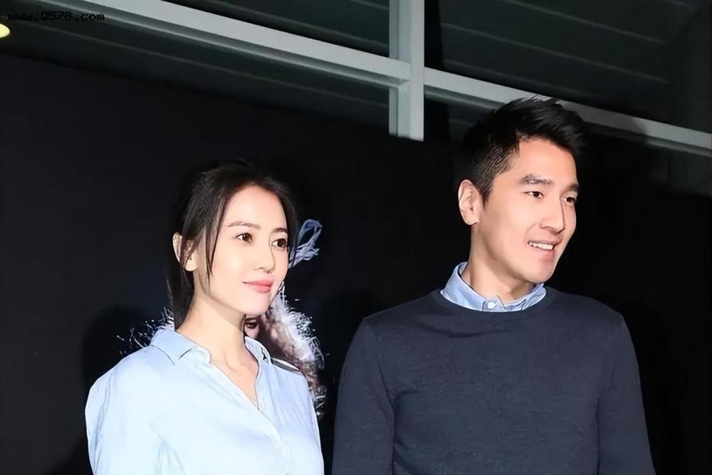 早在滕华涛的资助下,高圆圆拍了许多广告,其中就包括清嘴含片广告,让