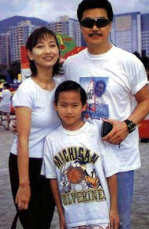 回顾赵雅芝带俩儿子再结婚被宠成公主幸福背后其实并不简单