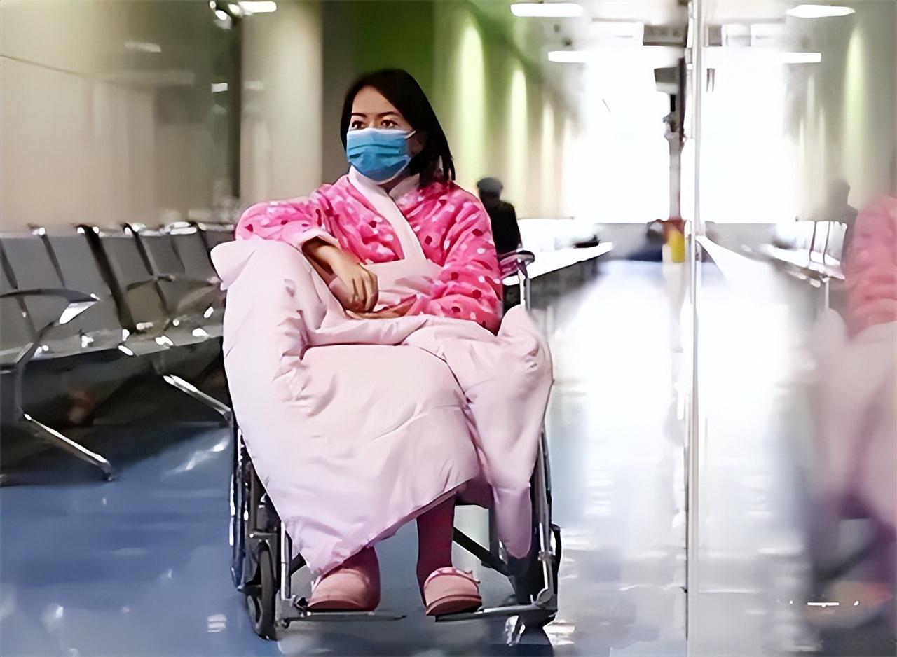 回顾患癌女孩为自己举办追悼会亲友哭成一片她笑怼憋回去