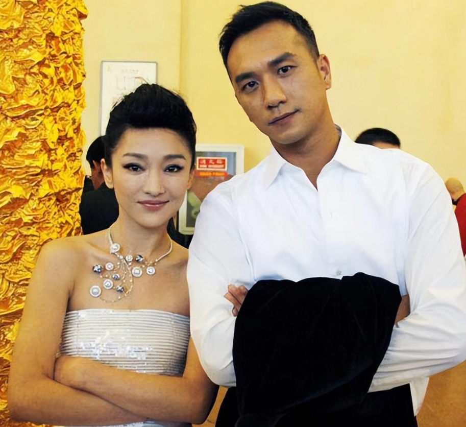 回顾黄觉暧昧周迅和徐静蕾同居5年娶小14岁妻子