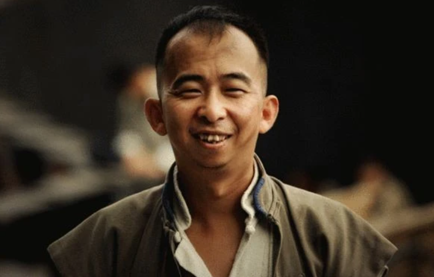 一来到剧组,巨兴茂就赶紧找到导演问:"你们还招演员吗?