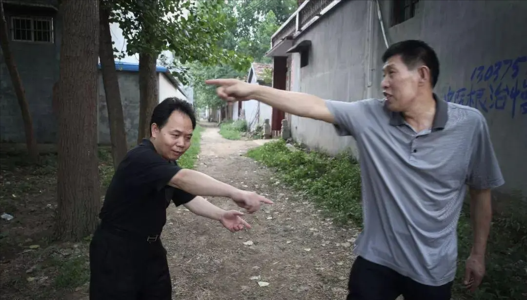 回顾盗贼入狱后不吃米饭警察觉得奇怪查明后立马改判死刑