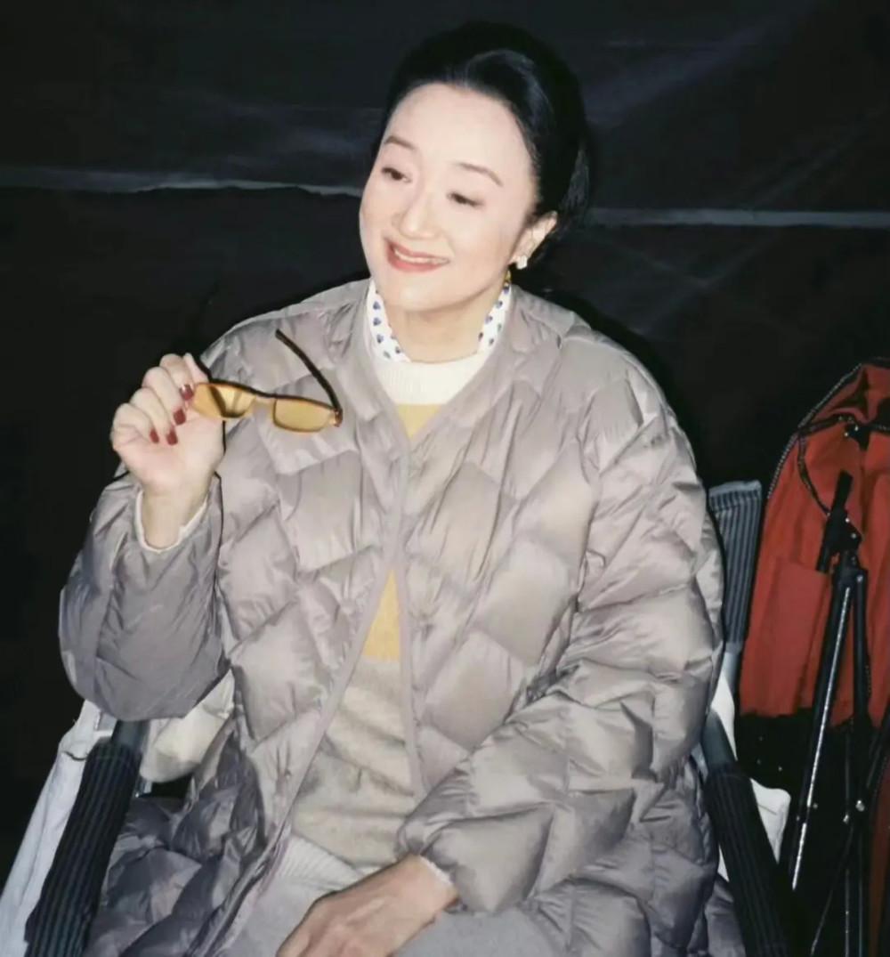 起诉方为上海某物业管理公司,该公司的负责人称,因为杨昆名下的住房