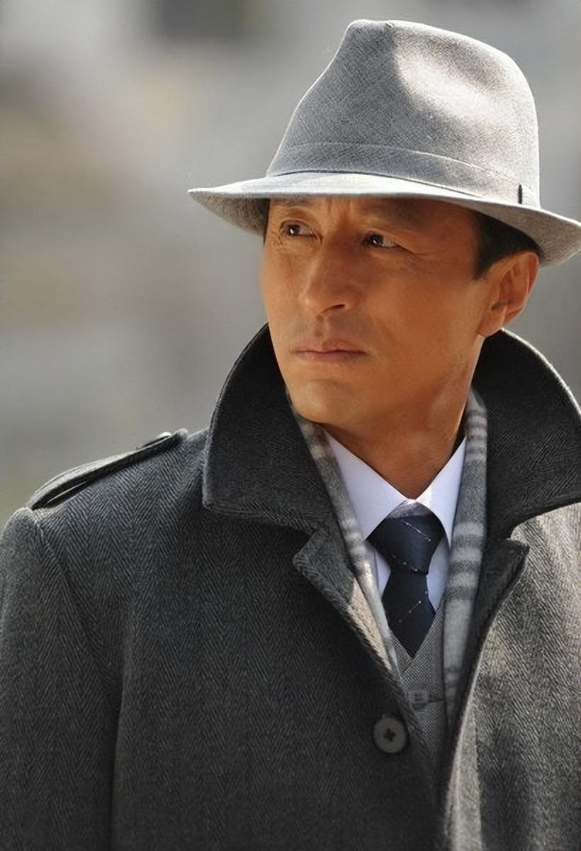 和当今那些只为出名的年轻演员不同,老一辈的演员如王洛勇这种"拼命