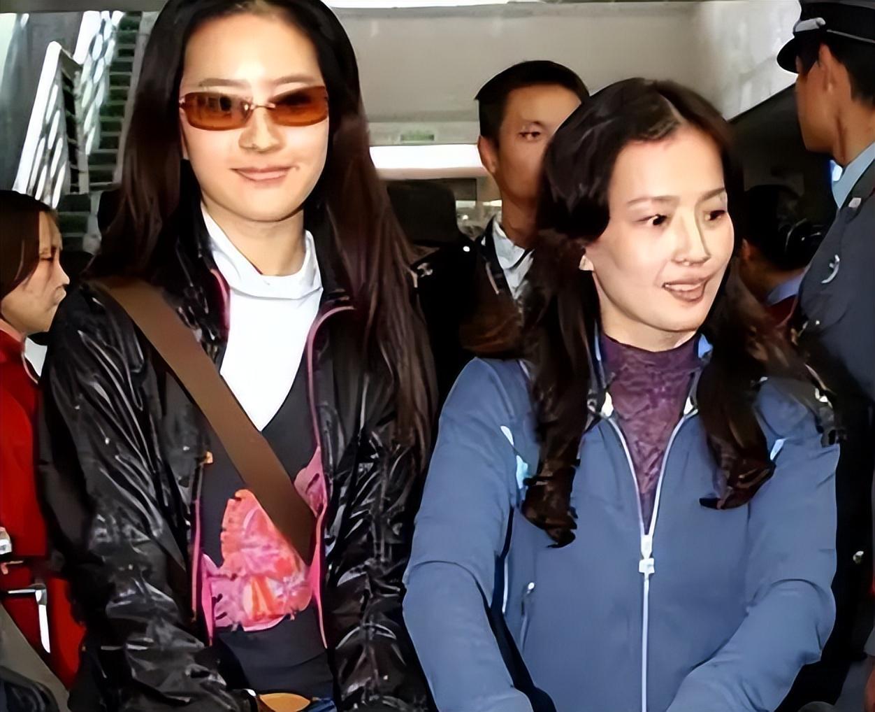回顾刘亦菲母亲刘晓莉64岁两婚两离现是单身贵族比女儿美多了