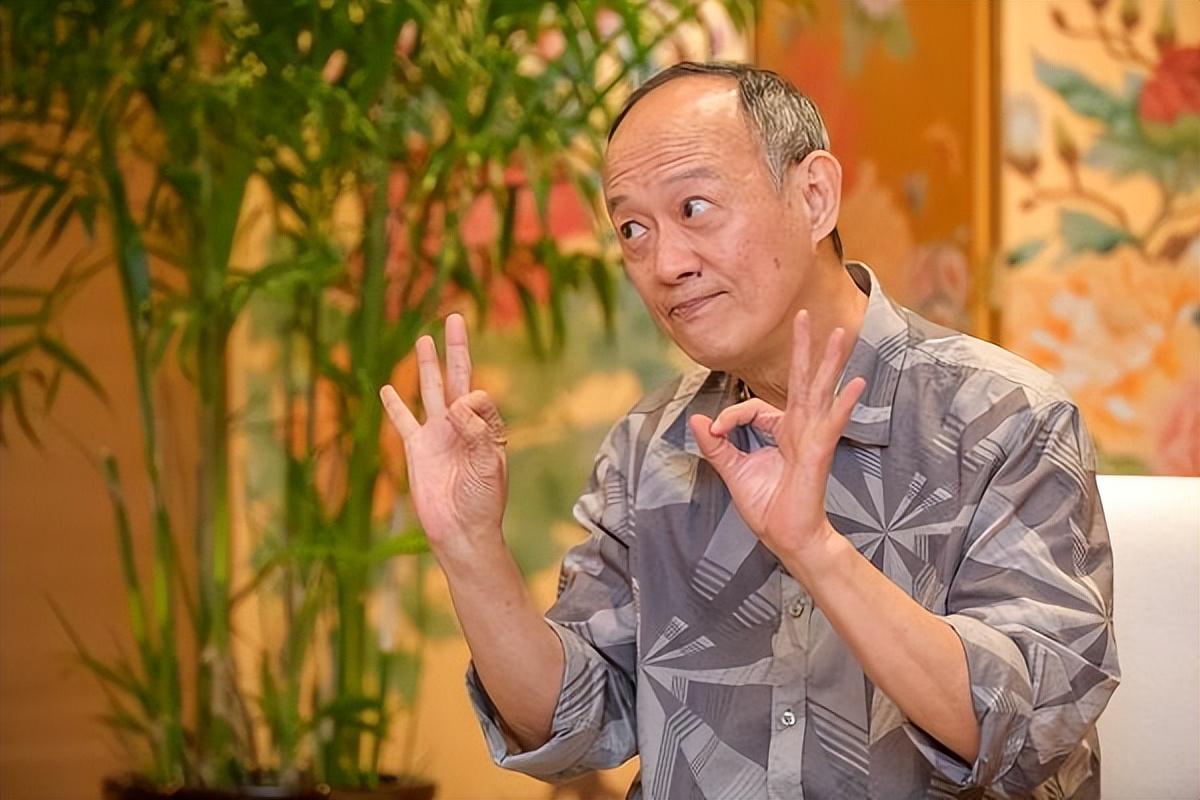 回顾金士杰女友自尽发誓不婚后娶小25岁娇妻60岁再当父亲