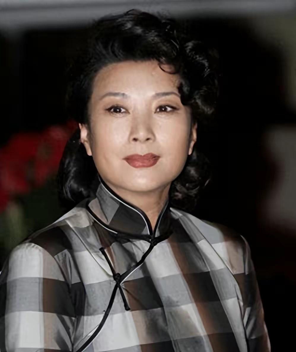 回顾王静长得漂亮演技好为人低调没绯闻60岁婚姻未知