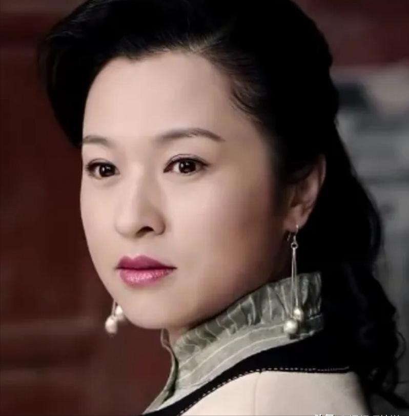 回顾魏小军:40岁走红,45岁"消失",如今新身份露面惊艳众人