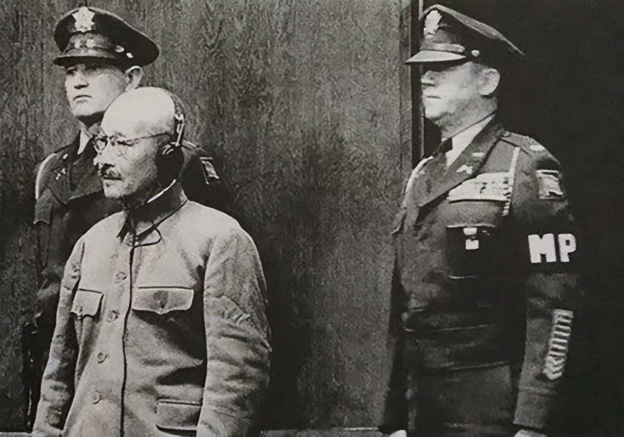 东条英机接受审判时叫嚣如果中国人不反抗就不会有南京大屠杀