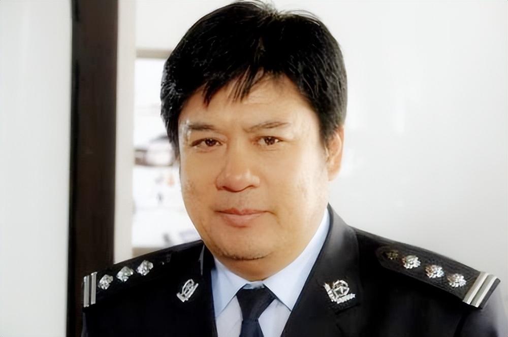 回顾80年代走红的张潮再婚后62岁再做父亲大女儿现在是知名演员