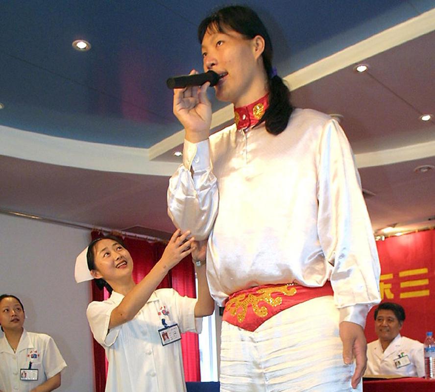 回顾一女孩15岁身高超过2米比姚明还高生前愿望令人心痛