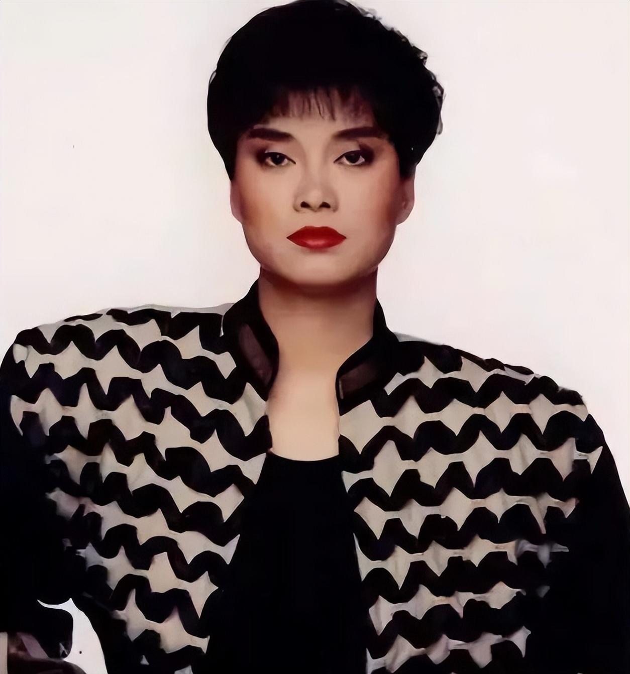 1949年,张勇的父亲带着全家人移居北京.张勇出生后,父母对他万般宠爱.