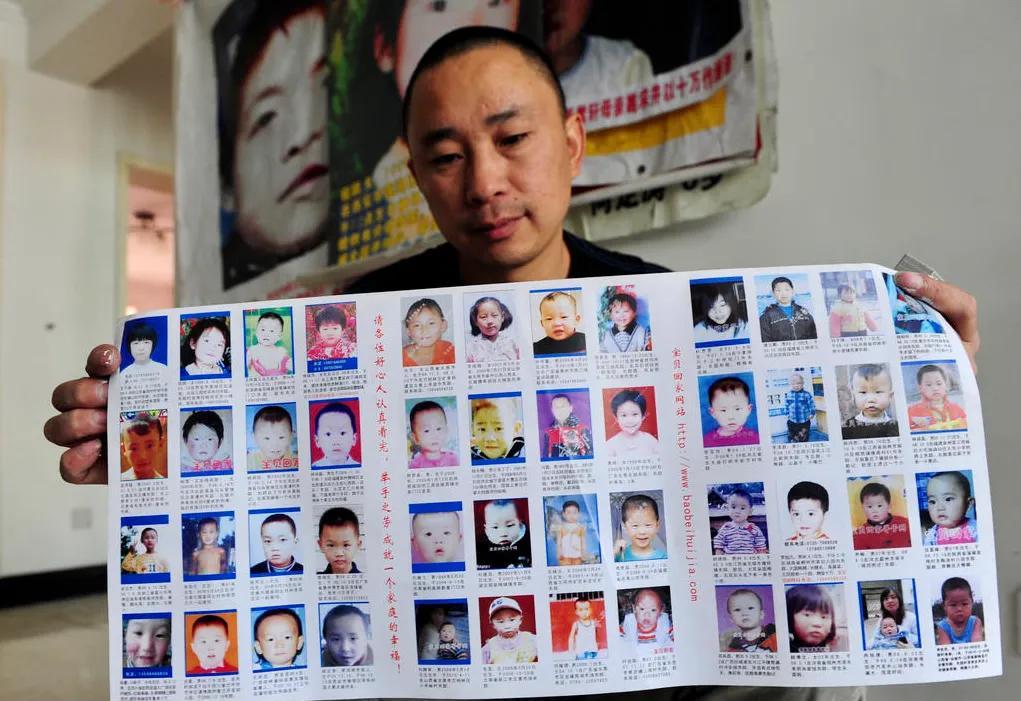 她千叮咛万嘱托女儿去学校后一定要乖乖听老师的话.