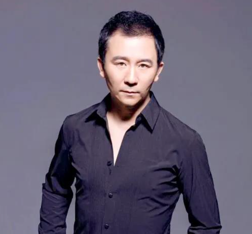 赵毅本来不是,专业影视演员出身,而是京剧演员.