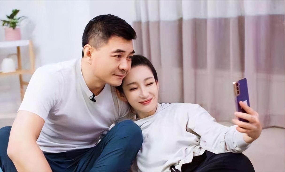 回顾唐静前夫和秦海璐结婚后独自陪儿子长大如今的结果如何