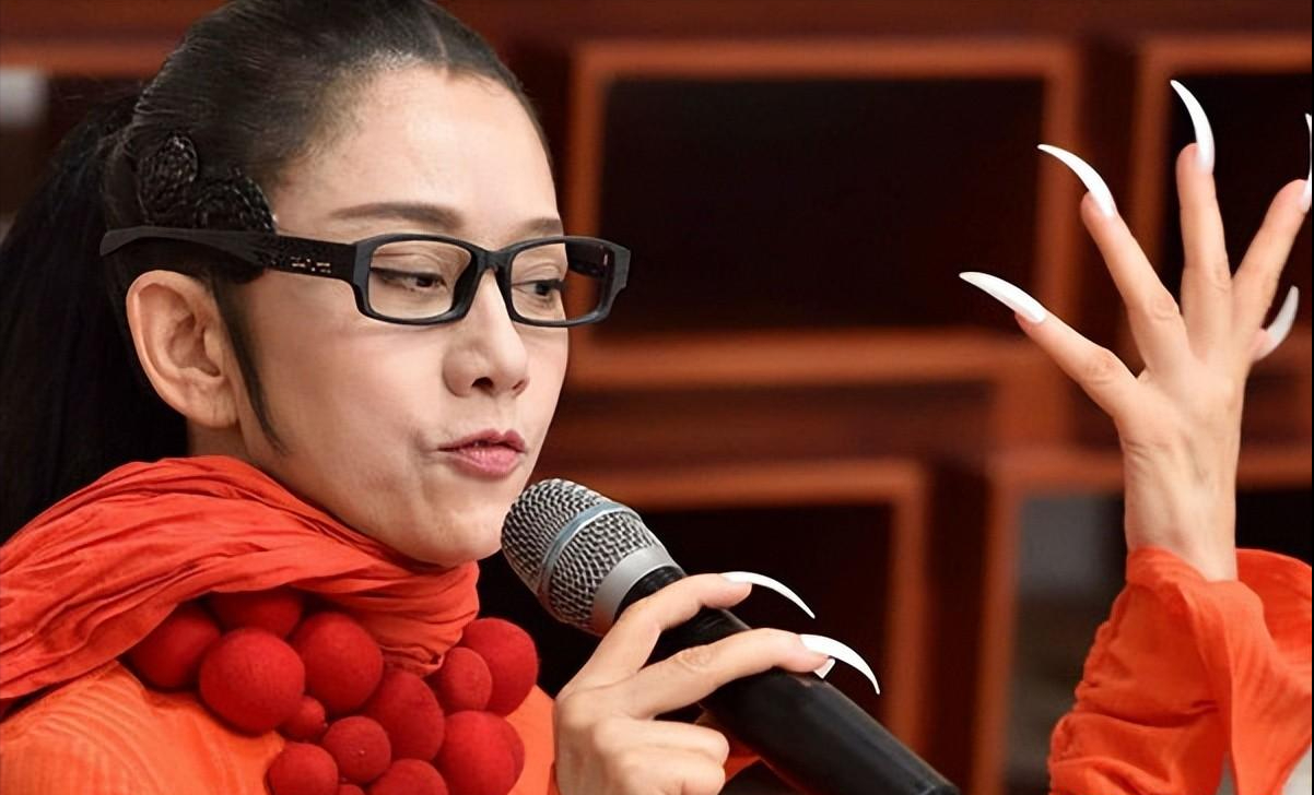 回顾杨丽萍舞伴王迪44岁选择自杀他死亡的真正原因是什么