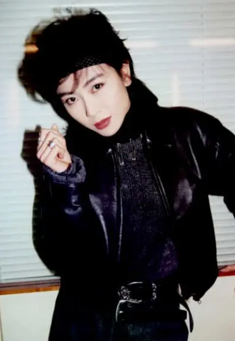 回顾51岁袁洁莹近照苍老至今未婚现在过得怎么样了